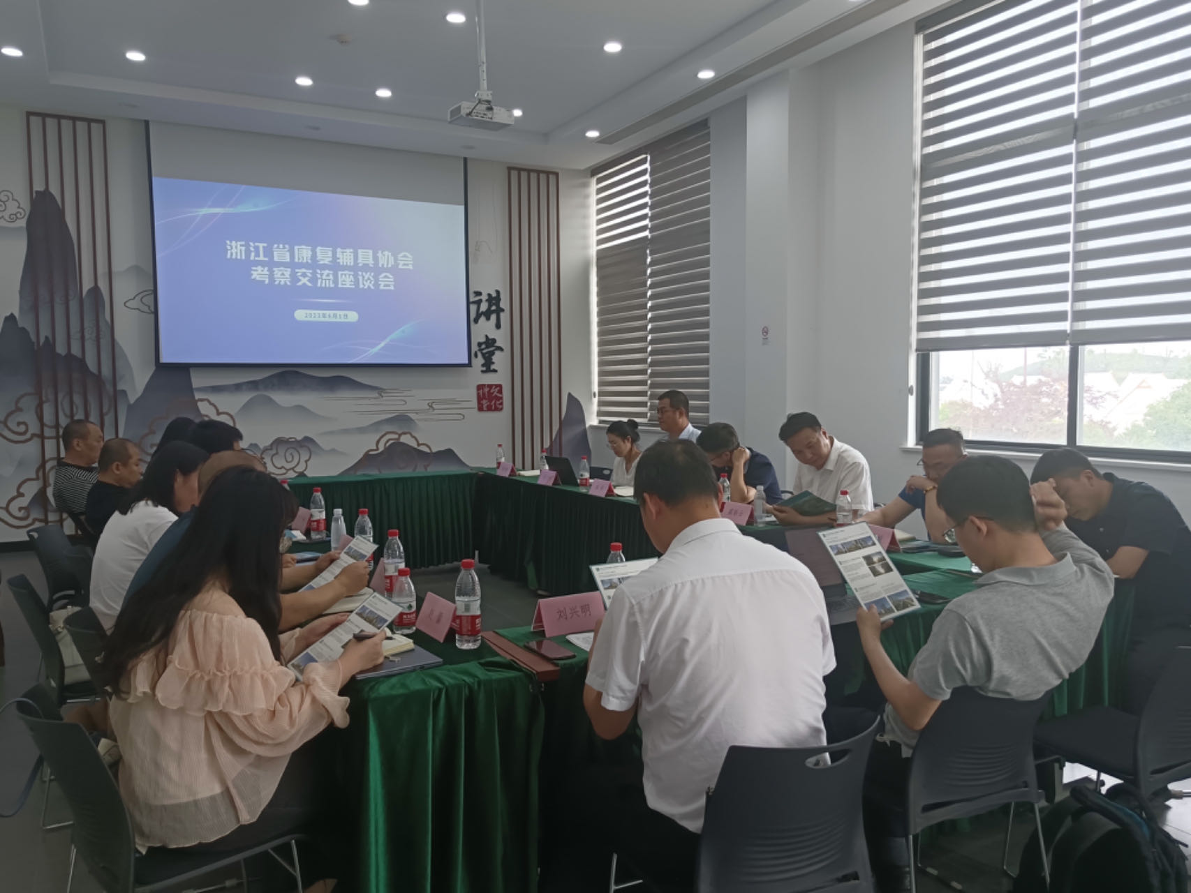 河北省康复辅助器具协会与浙江省康复辅助器具协会进行座谈交流。